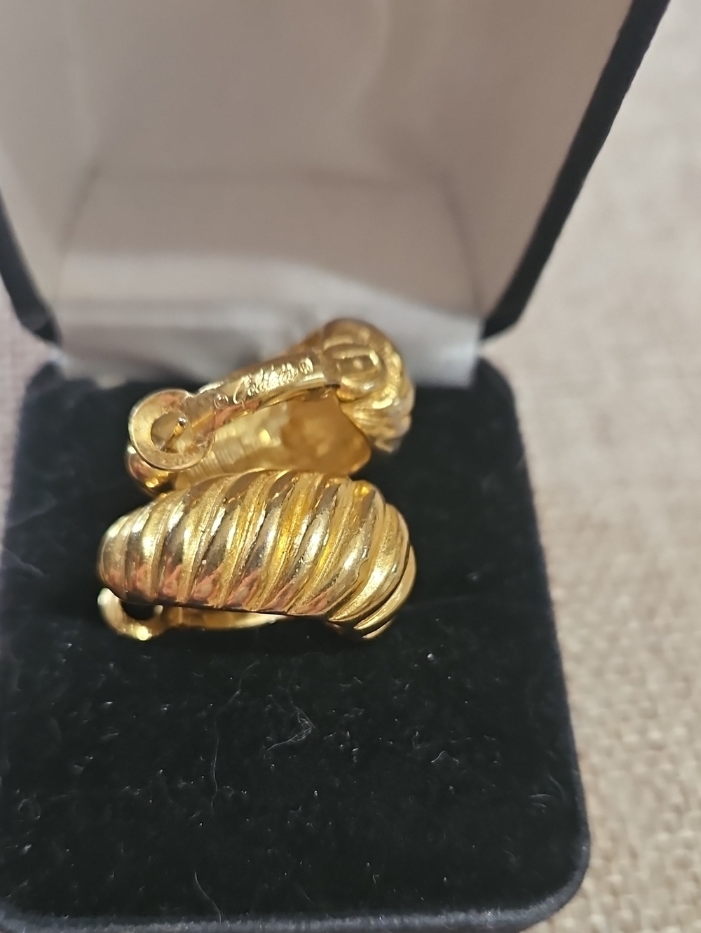 Elegant Gold-Tone Ribbed Clip-On Earrings